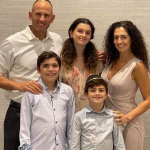 Meet your Posher, Nir